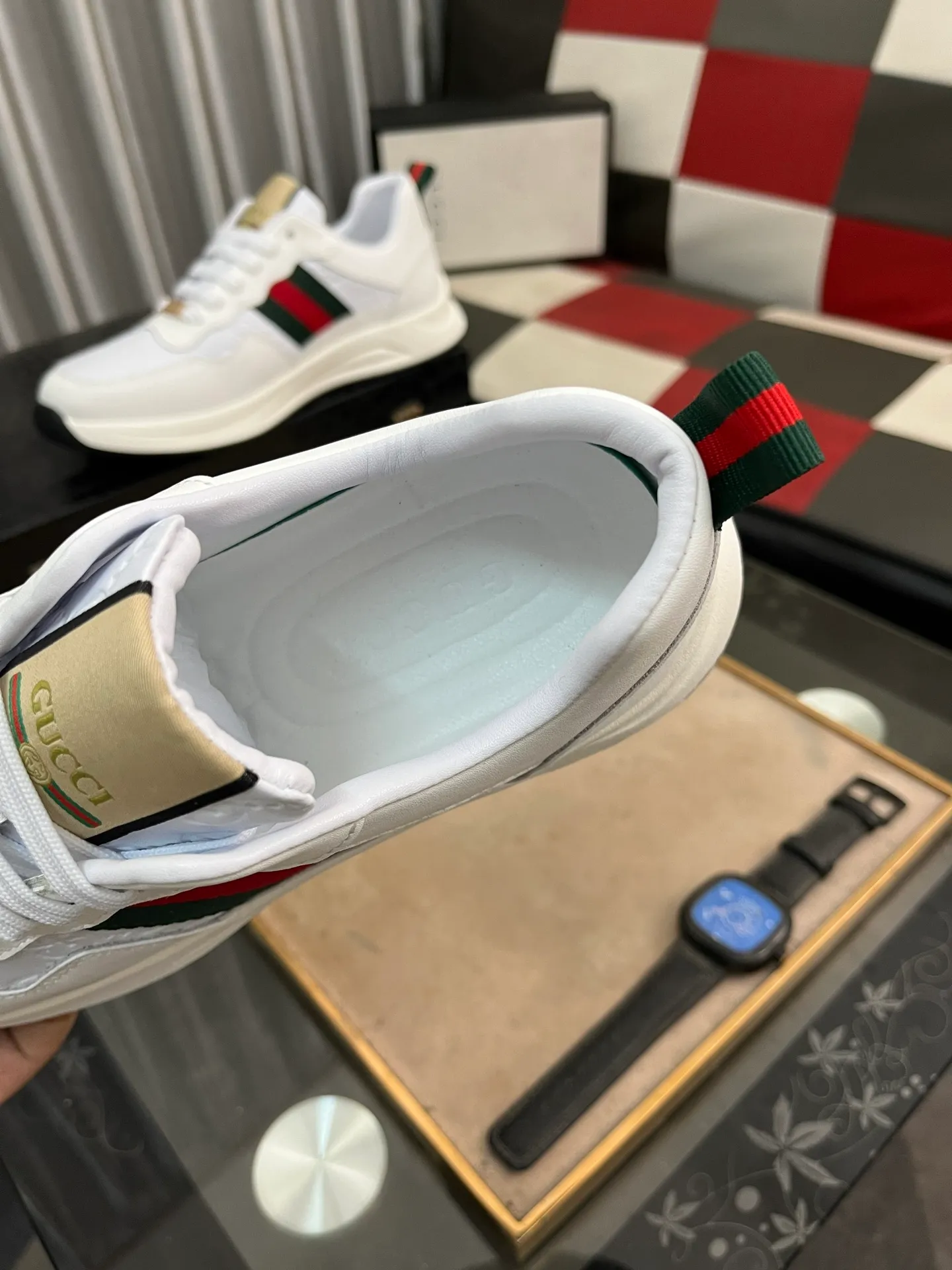 Men's shoes💰420⌚️⌚️[GUCCI] Gucci men's casual shoes are absolutely popular🔥The ultimate matching item for trendy men! The charm of super texture is unstoppable. This is the main recommendation. The upper is made of high-quality cowhide, with pig lining feet and wear-resistant rubber sole. It is noble and elegant! Extremely comfortable🎁🎁You can be as handsome as you want💪 Size 38-44! 2️⃣colors available